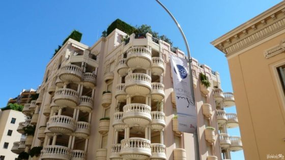 Okrągłe tarasy i ogrody na dachach - architektura Monako