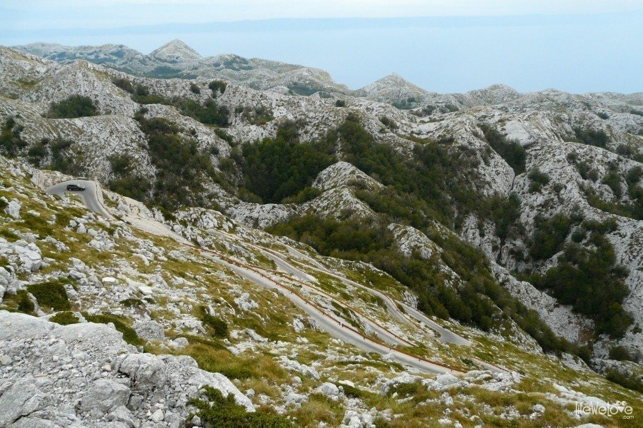 Last streamers to the top of Sveti Jure