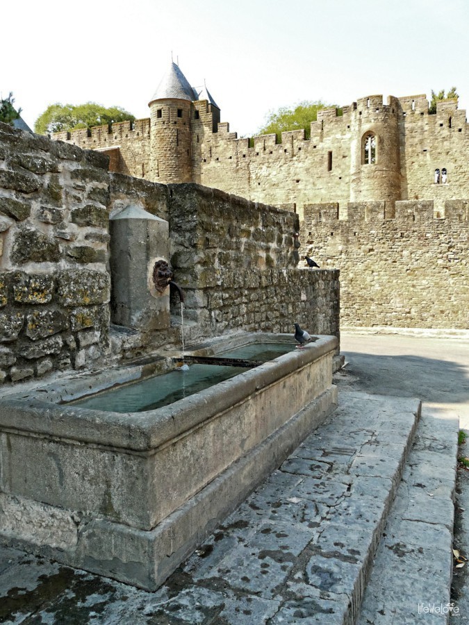 Fontanna w Carcassonne