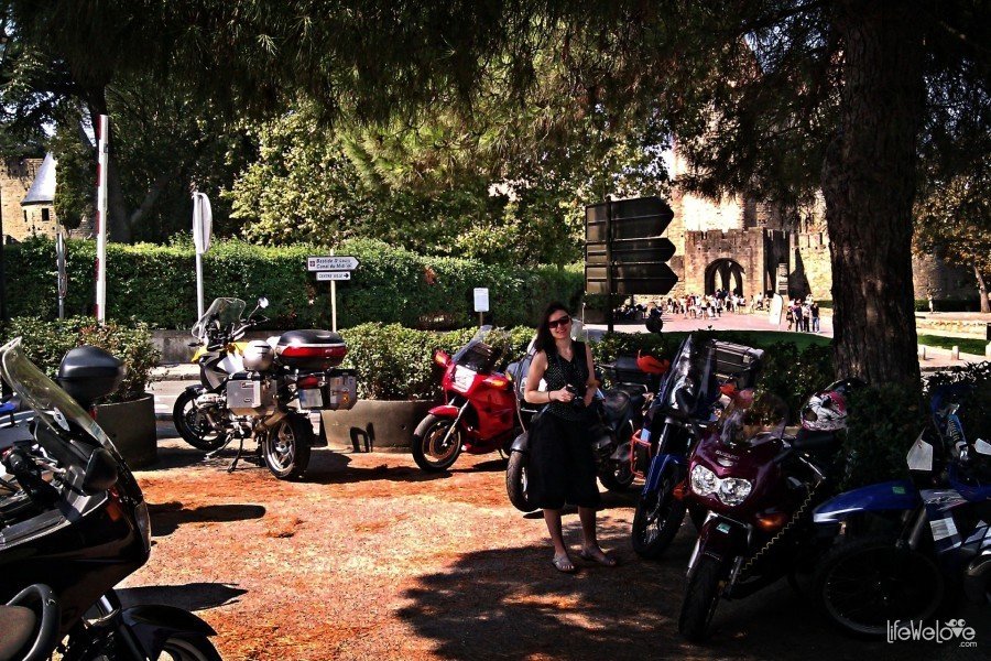 Parking dla motocykli w Carcassonne