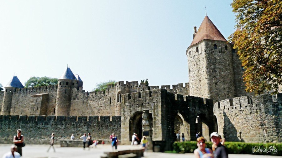 Plac przed Carcassonne