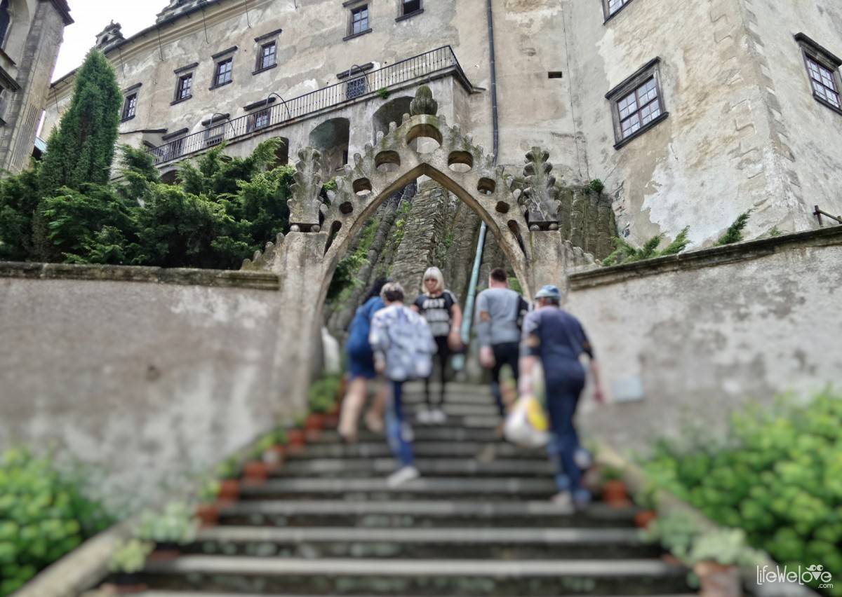 Entrance to the castle 