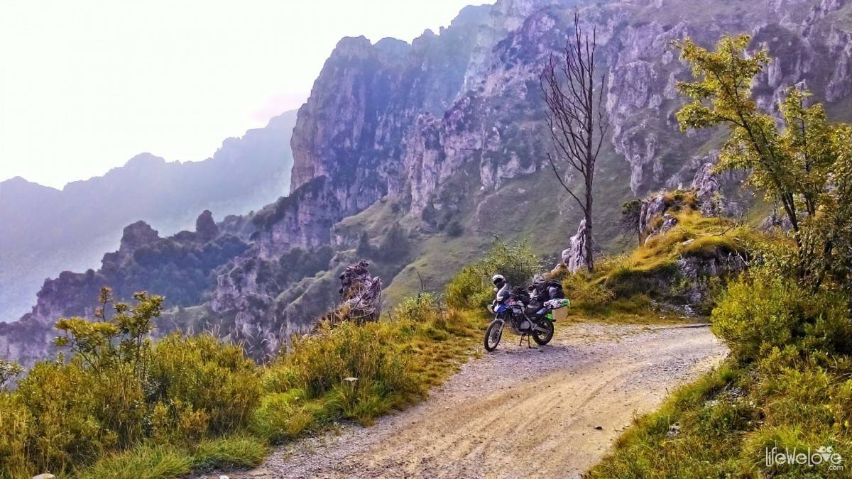 BMW F650 GS Dakar on the Baremone Pass