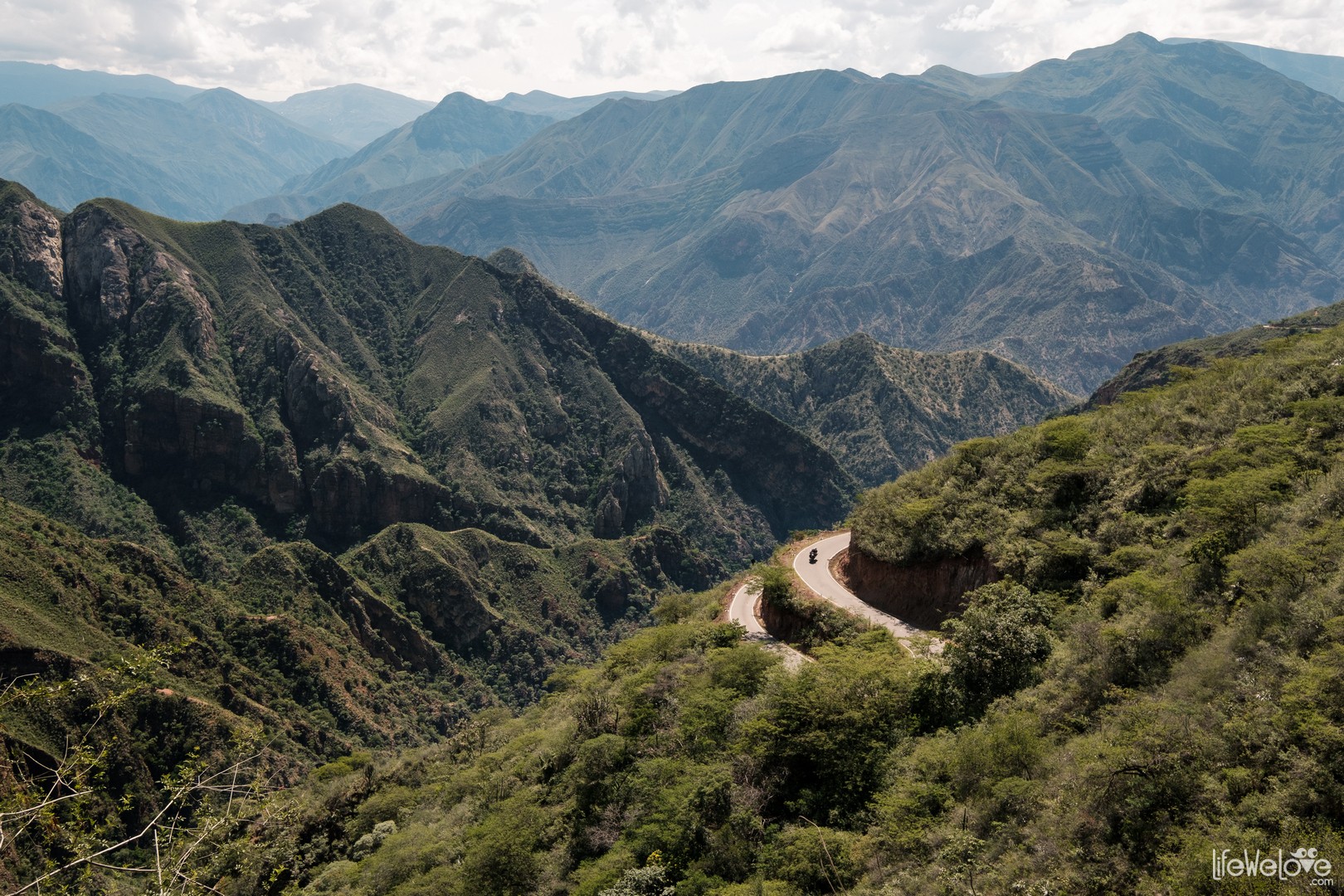 The road from Chachaoyas to Cajamarca