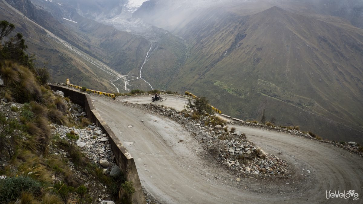 Portachuelo Llanganuco Pass