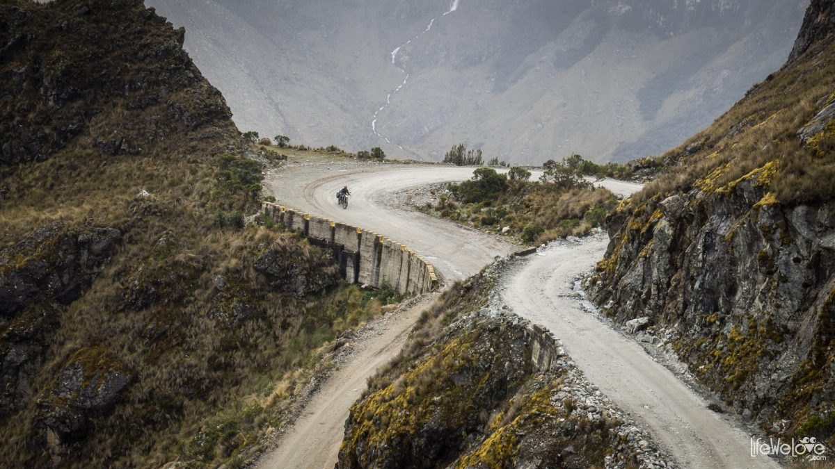 Portachuelo Llanganuco Pass